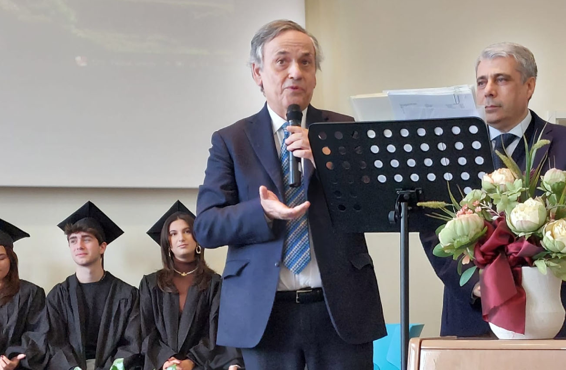 LICEO VITTORIO EMANUELE, AMATO ALLA CERIMONIA DI CONSEGNA DEI DIPLOMI 