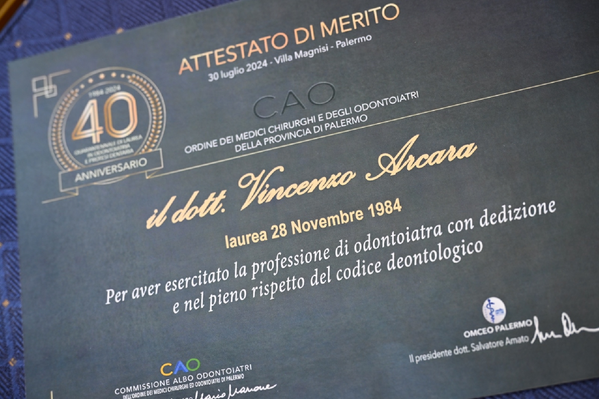 GLI ODONTOIATRI CELEBRANO I 40 ANNI DALLA LAUREA CON UNA GRANDE FESTA A VILLA MAGNISI - LA GALLERY E DOWNLOAD FOTO 