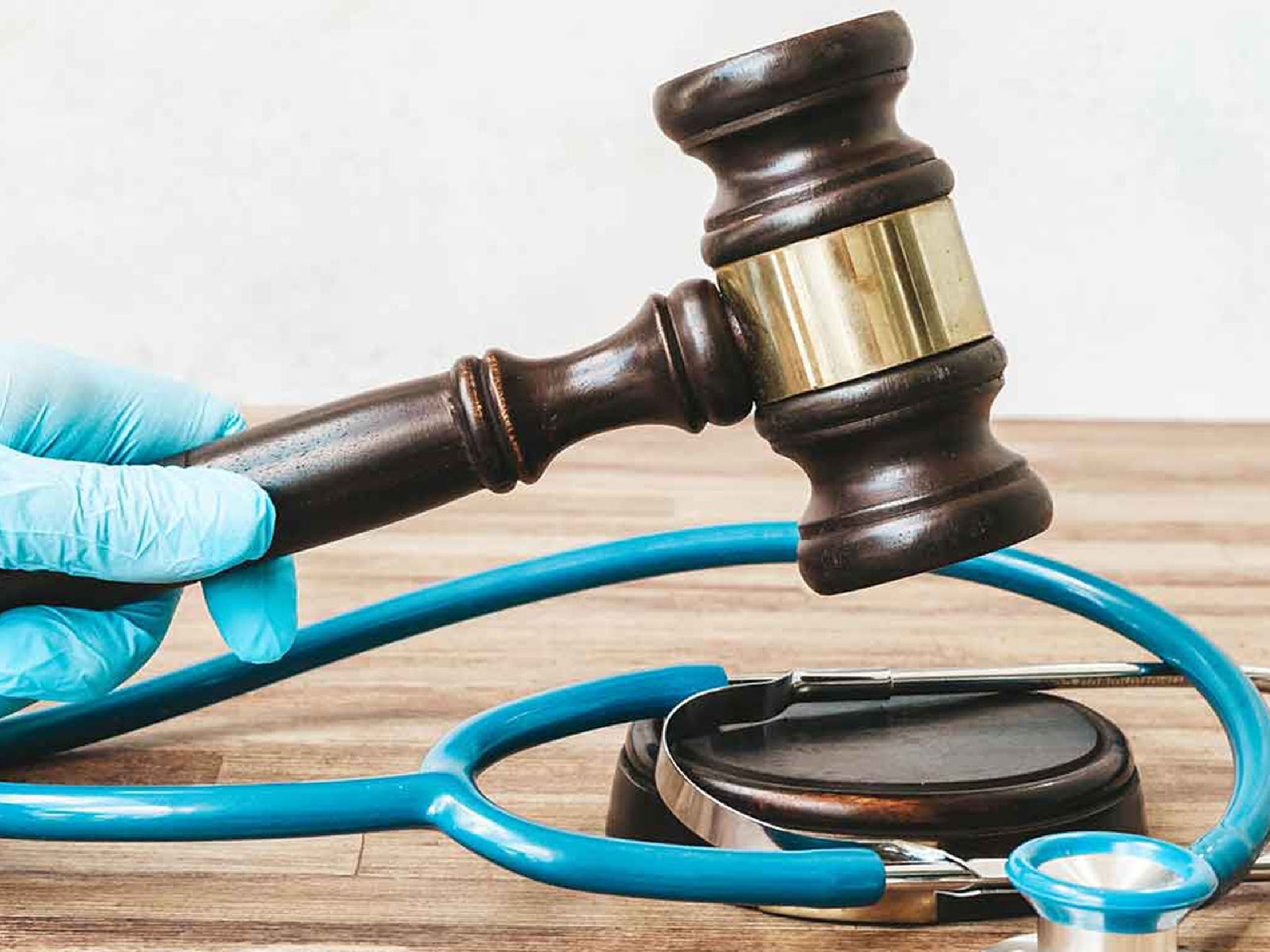 MEDICI E AVVOCATI, AMATO “FRONTE COMUNE CONTRO LA PUBBLICITÀ SLEALE” 
