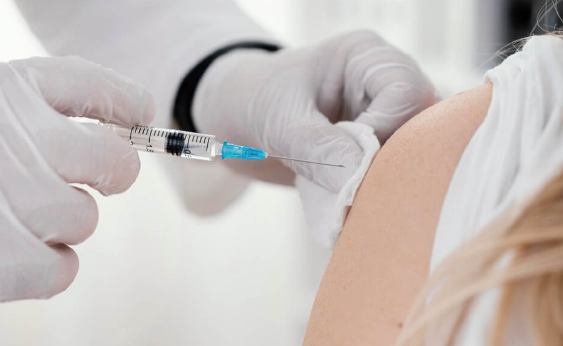 Prevenzione in gravidanza: antinfluenzale e antipertosse tra le protezioni consigliate per mamma e bambino